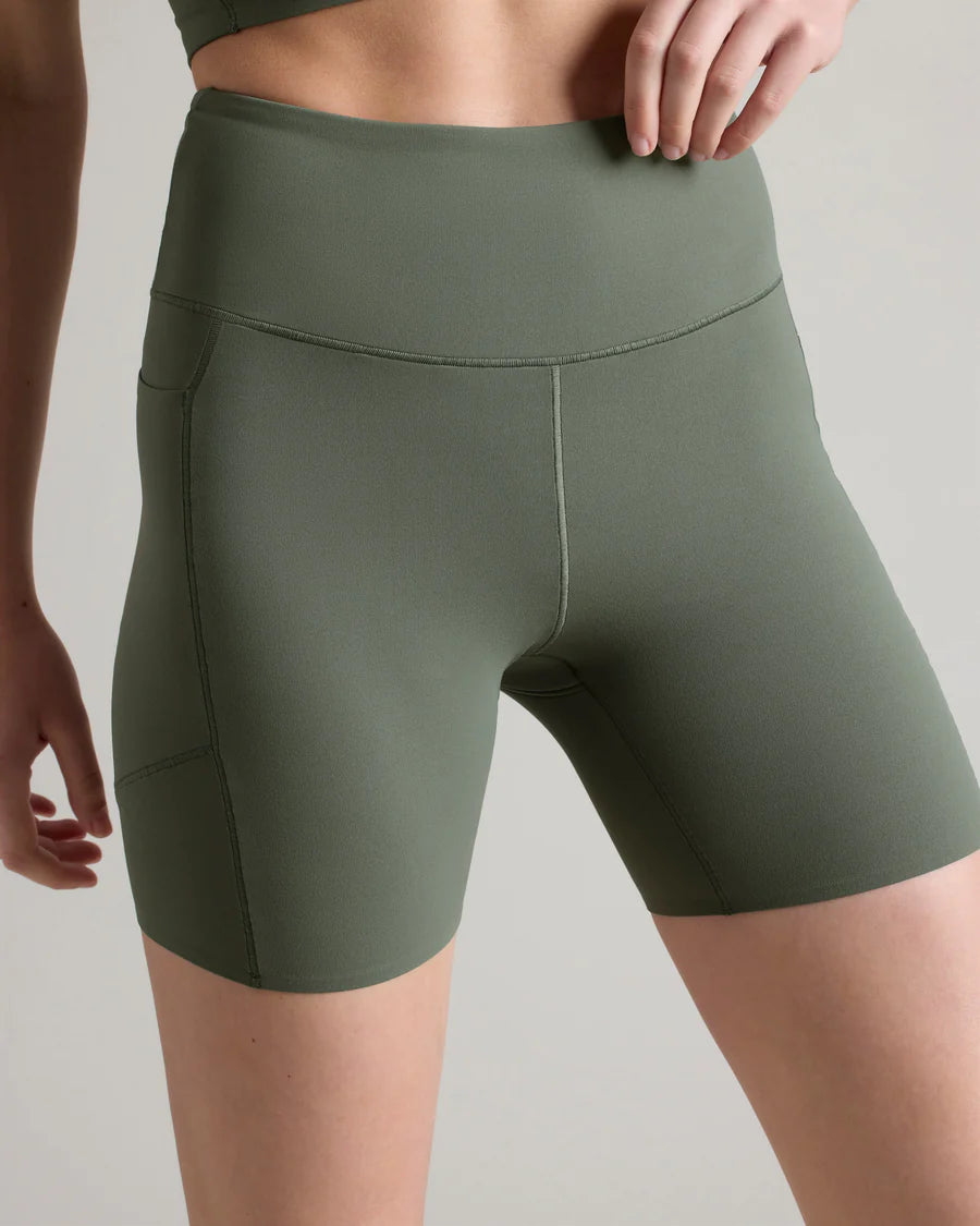 Rhone Revive 6" Short